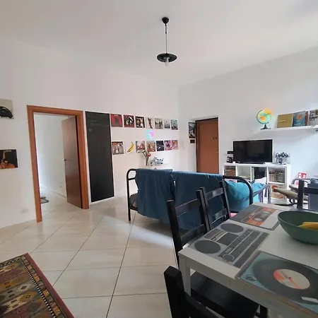 アパート Casa Del Vinile ローマ